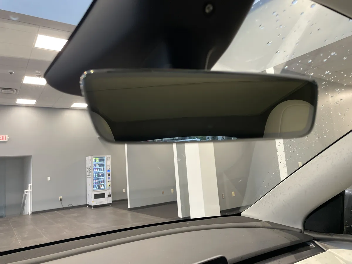 2023 Tesla Model Y Performance thumbnail 28