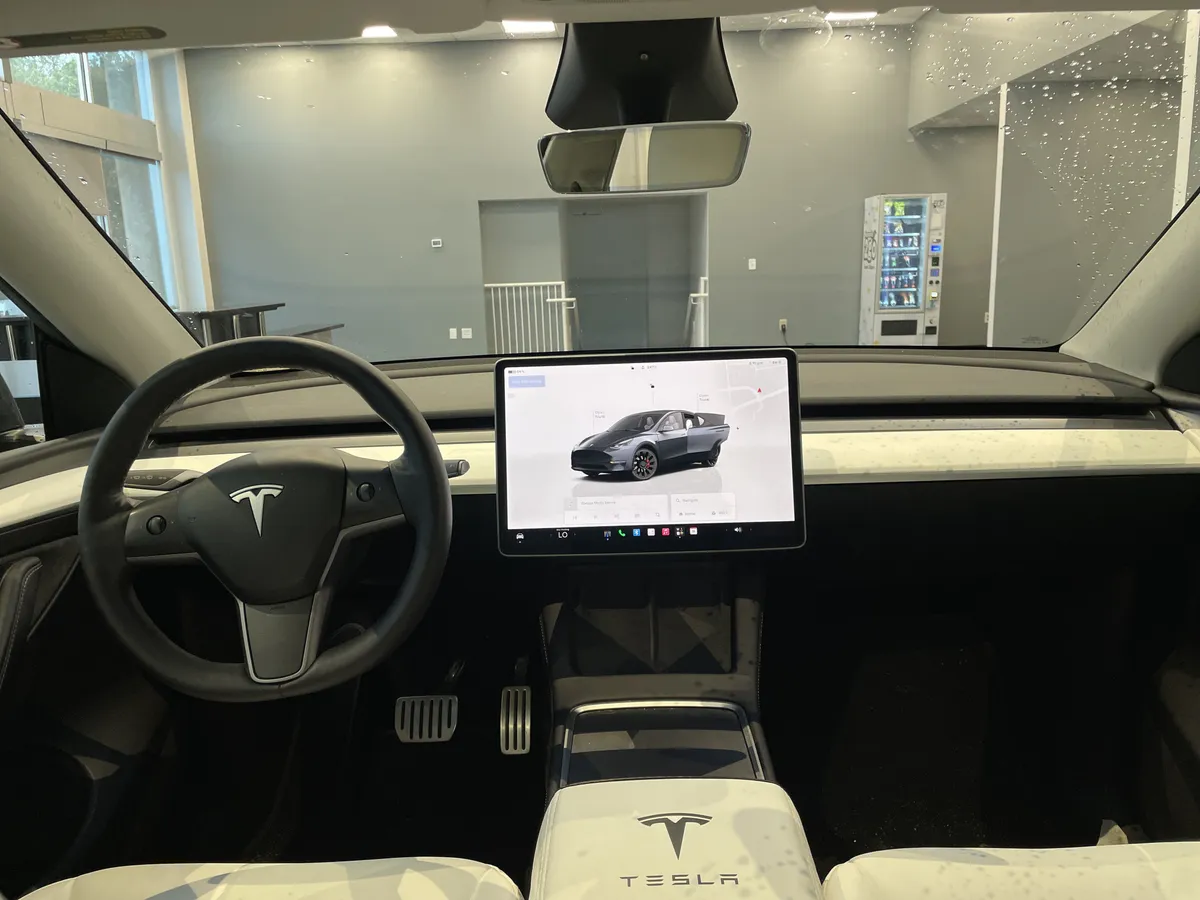 2023 Tesla Model Y Performance thumbnail 29