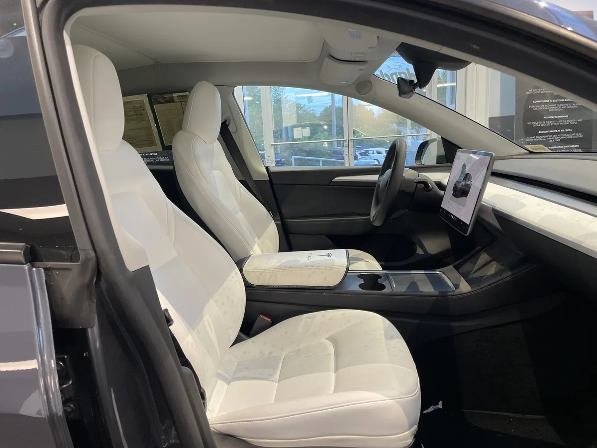 2023 Tesla Model Y Performance thumbnail 31