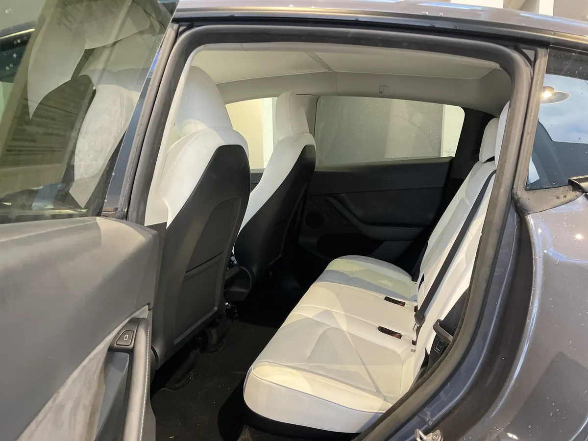 2023 Tesla Model Y Performance thumbnail 32