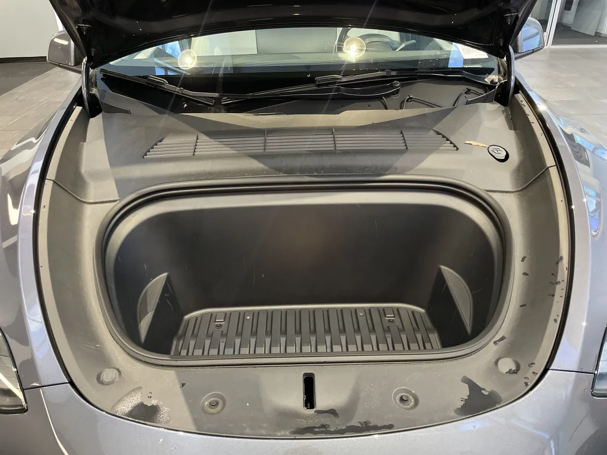 2023 Tesla Model Y Performance thumbnail 33