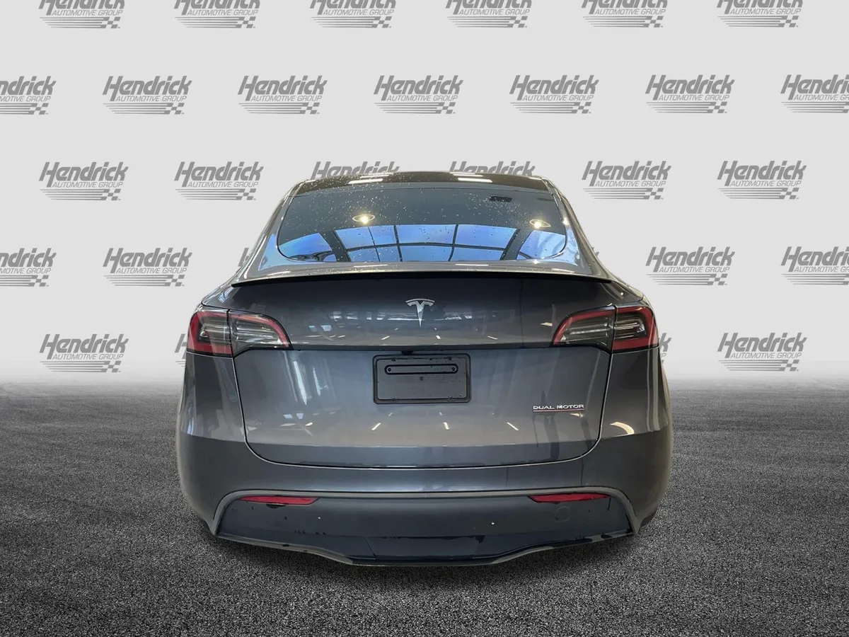 2023 Tesla Model Y Performance thumbnail 8