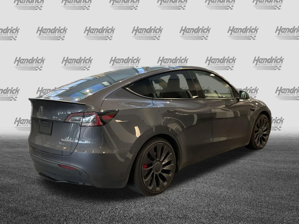 2023 Tesla Model Y Performance thumbnail 9