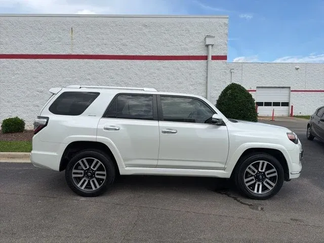 2023 Toyota 4Runner Limited thumbnail 10