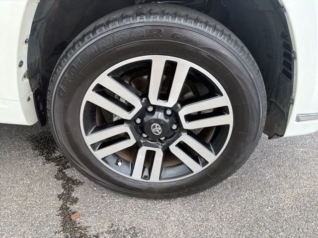 2023 Toyota 4Runner Limited thumbnail 11