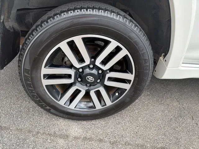 2023 Toyota 4Runner Limited thumbnail 12