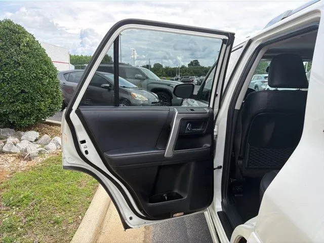 2023 Toyota 4Runner Limited thumbnail 16