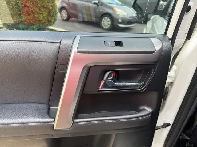 2023 Toyota 4Runner Limited thumbnail 18