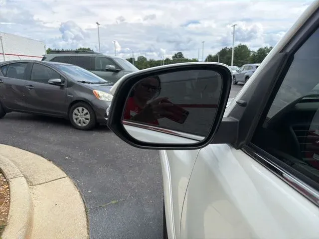 2023 Toyota 4Runner Limited thumbnail 23