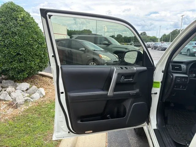 2023 Toyota 4Runner Limited thumbnail 24