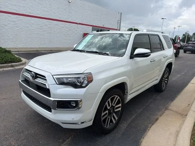 2023 Toyota 4Runner Limited thumbnail 3