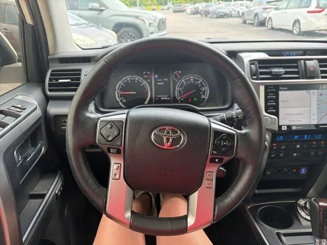 2023 Toyota 4Runner Limited thumbnail 31