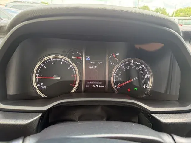 2023 Toyota 4Runner Limited thumbnail 32