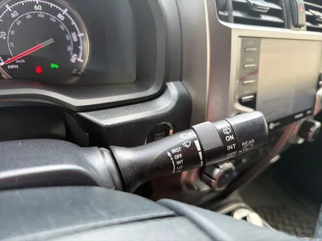 2023 Toyota 4Runner Limited thumbnail 34