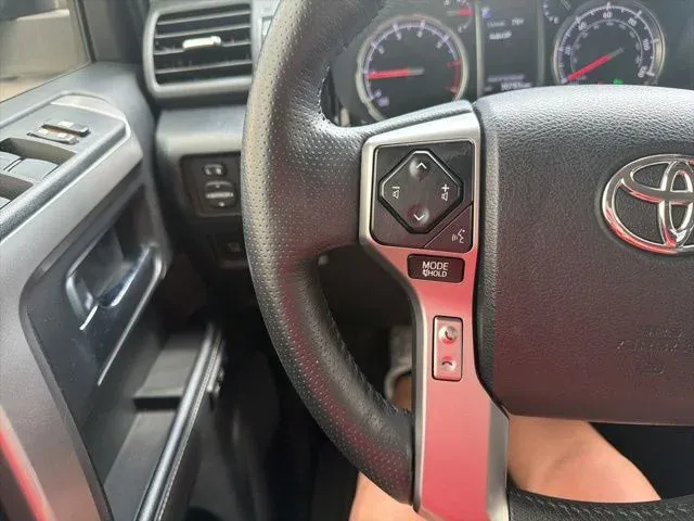 2023 Toyota 4Runner Limited thumbnail 35