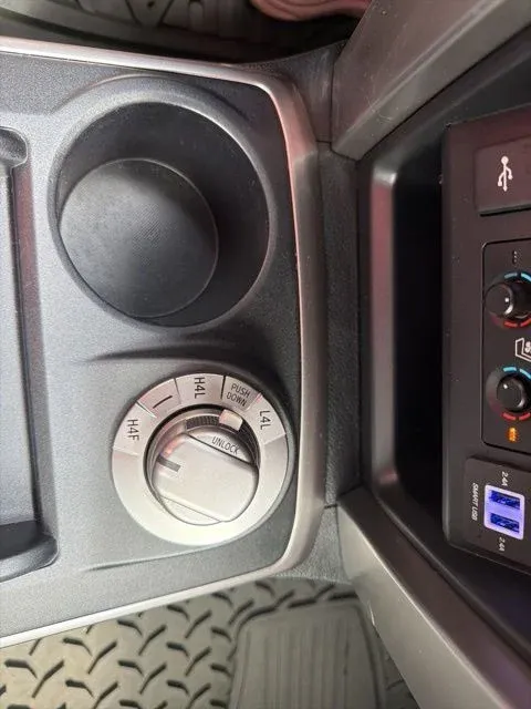 2023 Toyota 4Runner Limited thumbnail 40