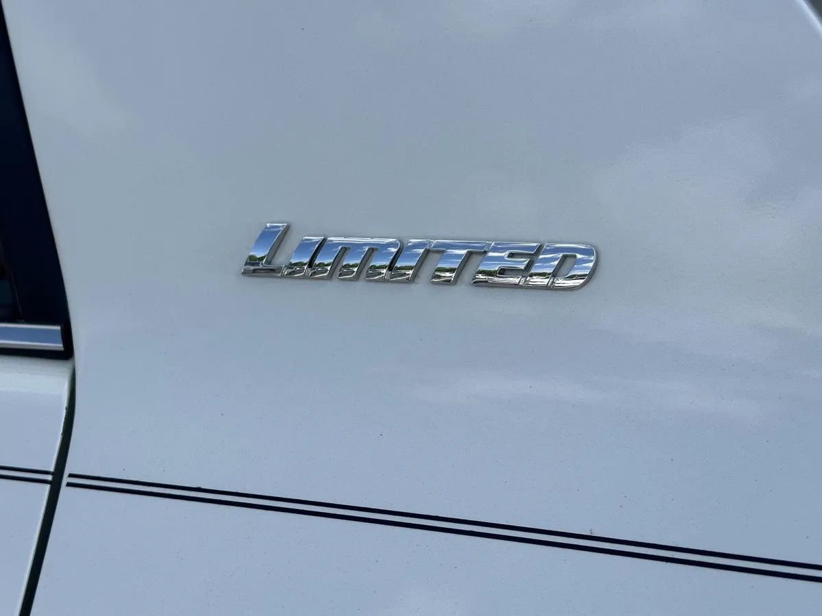 2023 Toyota 4Runner Limited thumbnail 10