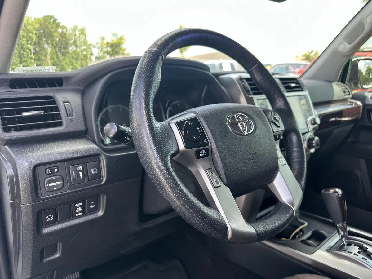 2023 Toyota 4Runner Limited thumbnail 11