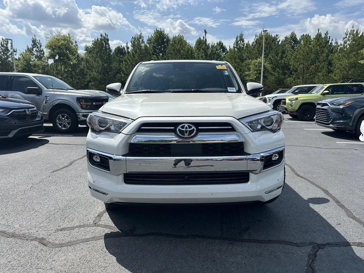2023 Toyota 4Runner Limited thumbnail 3
