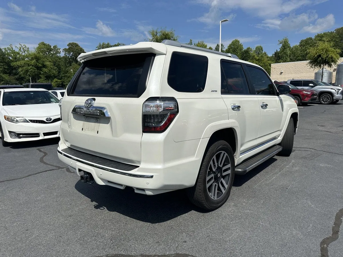 2023 Toyota 4Runner Limited thumbnail 6