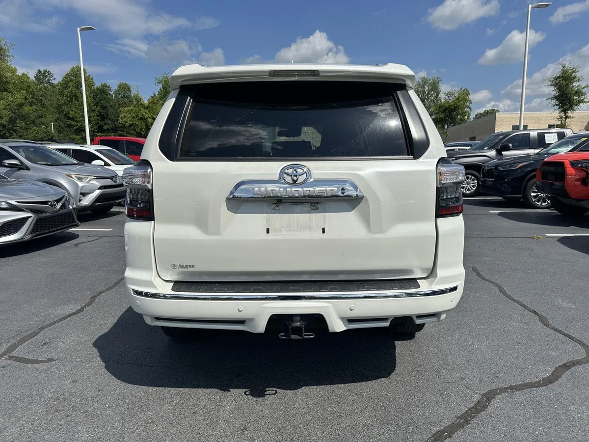 2023 Toyota 4Runner Limited thumbnail 7