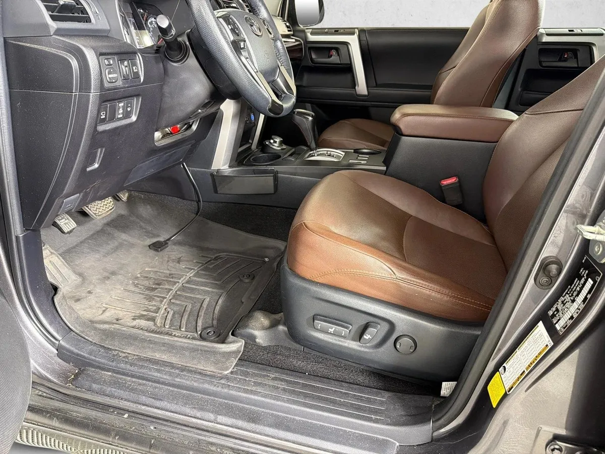 2023 Toyota 4Runner Limited thumbnail 11