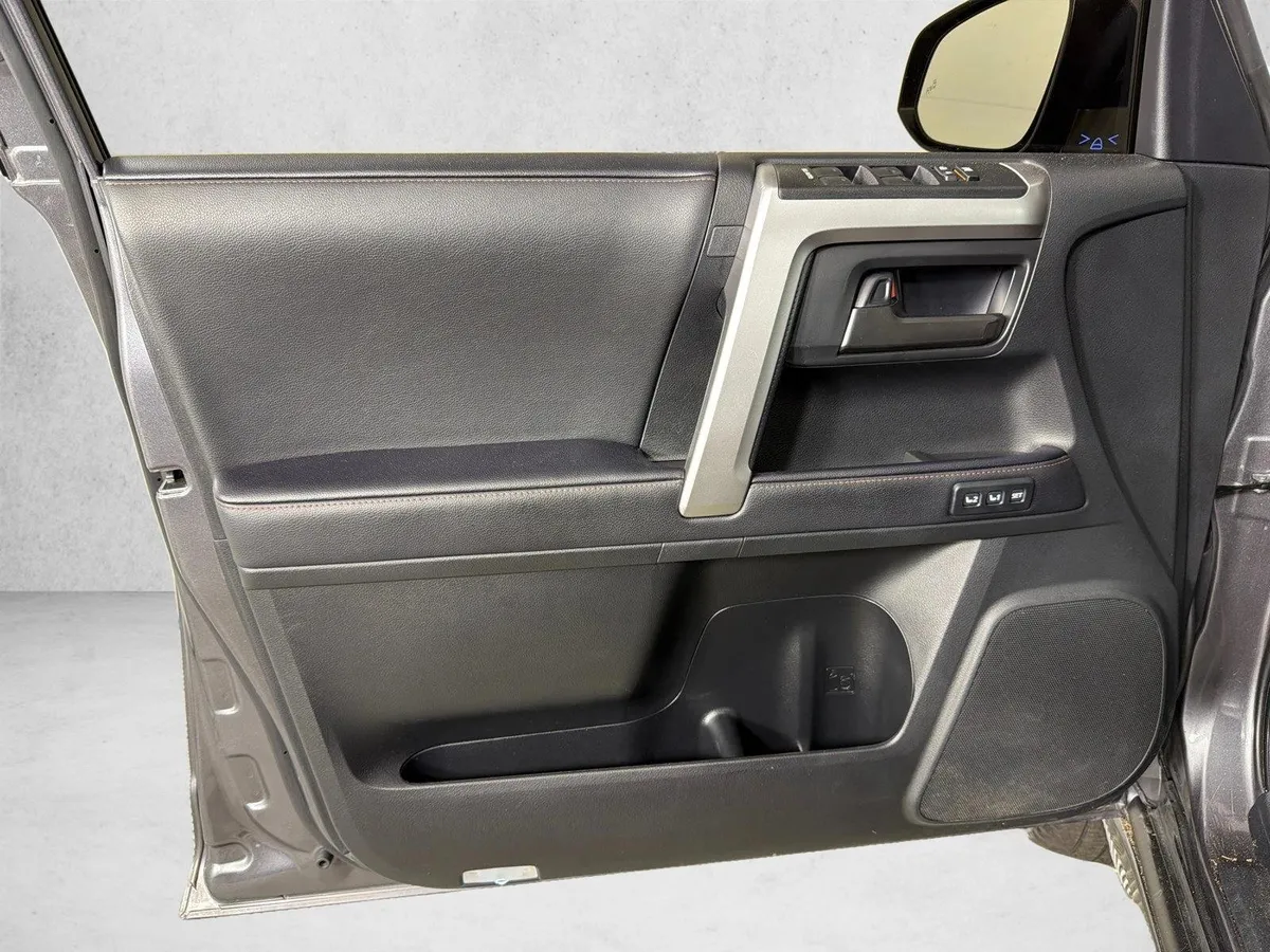 2023 Toyota 4Runner Limited thumbnail 12