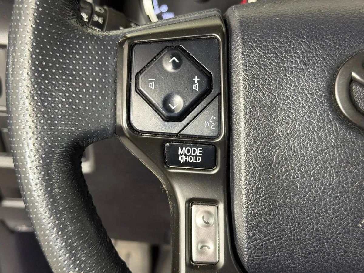 2023 Toyota 4Runner Limited thumbnail 26
