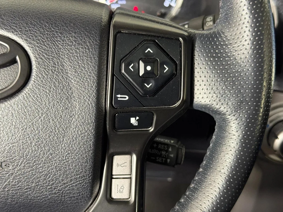 2023 Toyota 4Runner Limited thumbnail 27