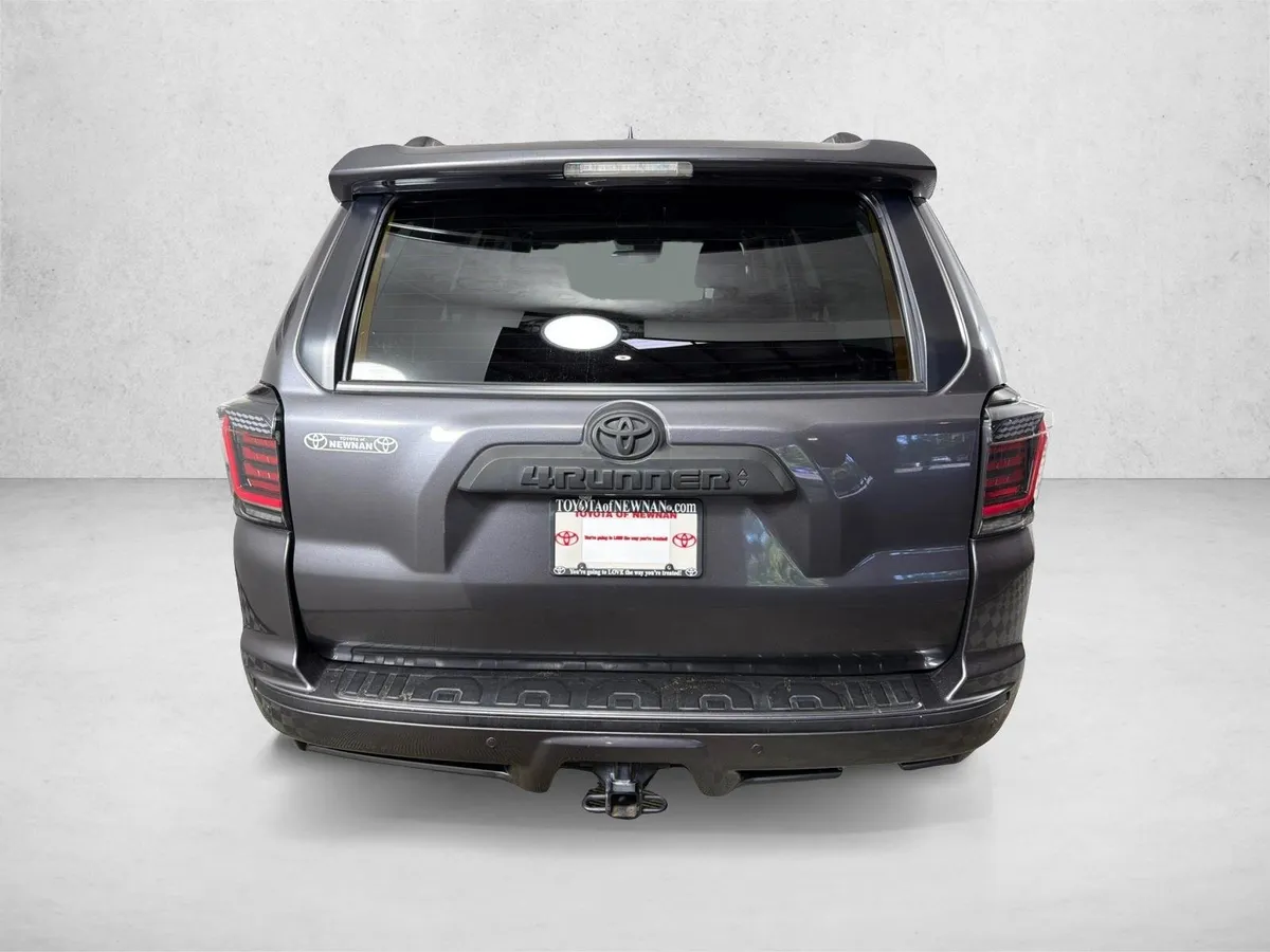2023 Toyota 4Runner Limited thumbnail 6