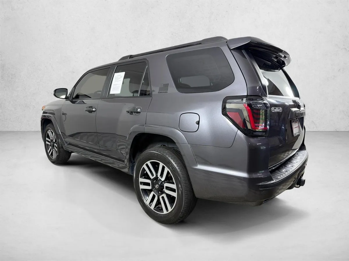 2023 Toyota 4Runner Limited thumbnail 7