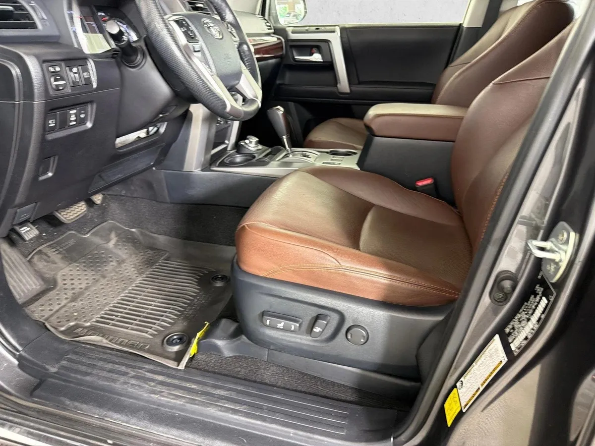 2023 Toyota 4Runner Limited thumbnail 11