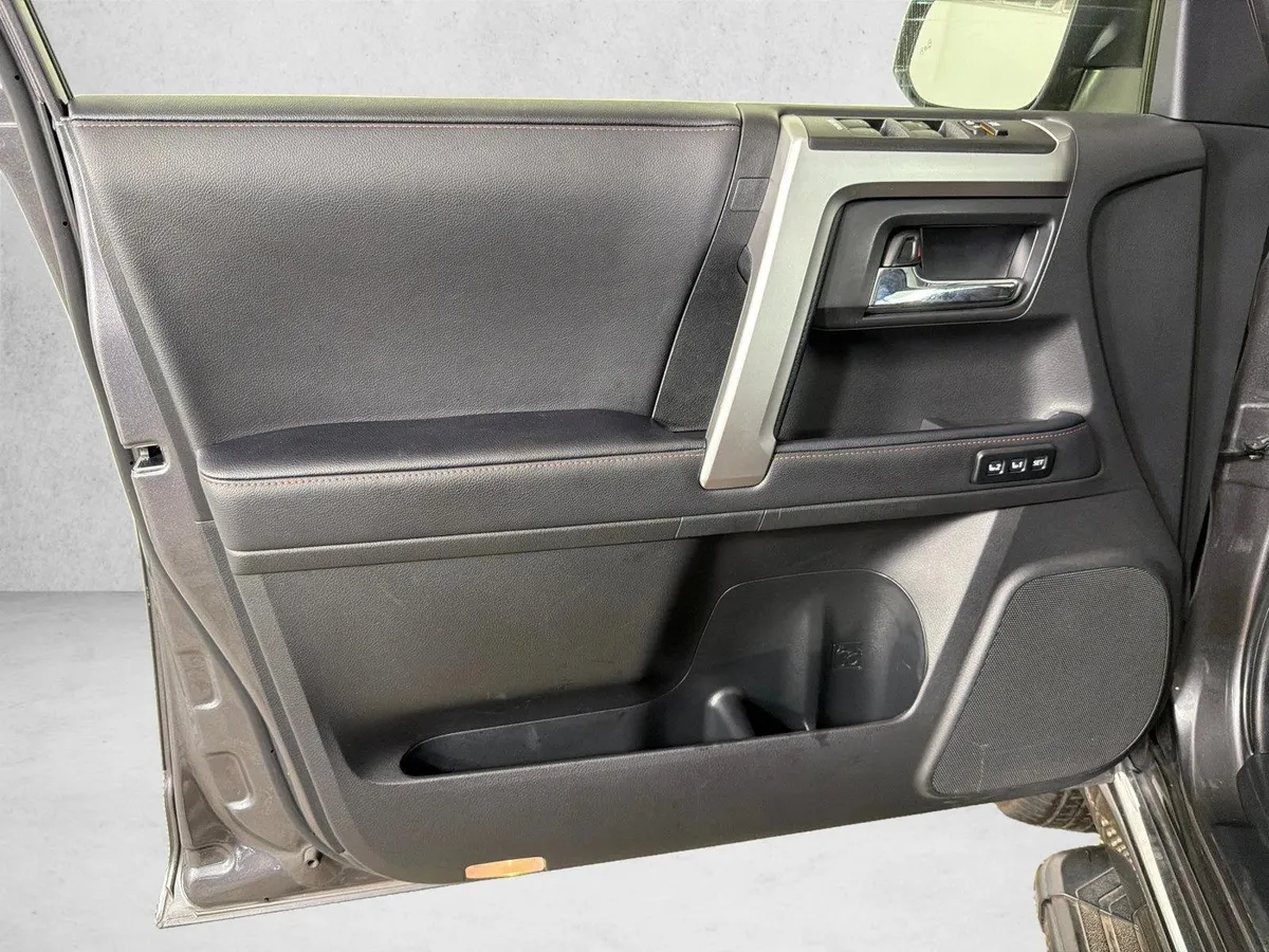 2023 Toyota 4Runner Limited thumbnail 12