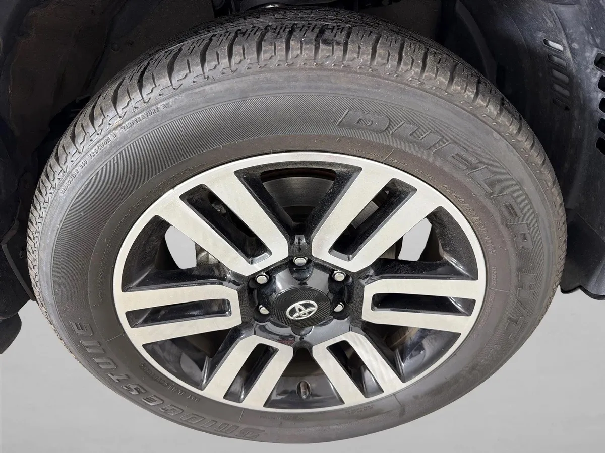 2023 Toyota 4Runner Limited thumbnail 14