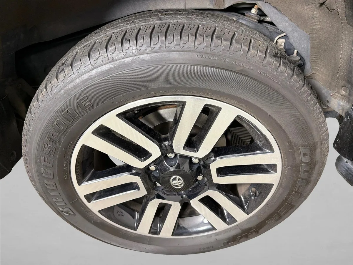 2023 Toyota 4Runner Limited thumbnail 19