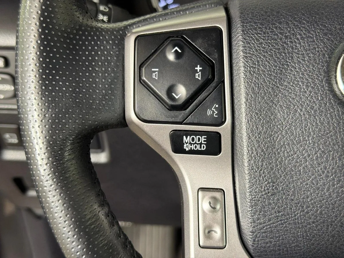 2023 Toyota 4Runner Limited thumbnail 26