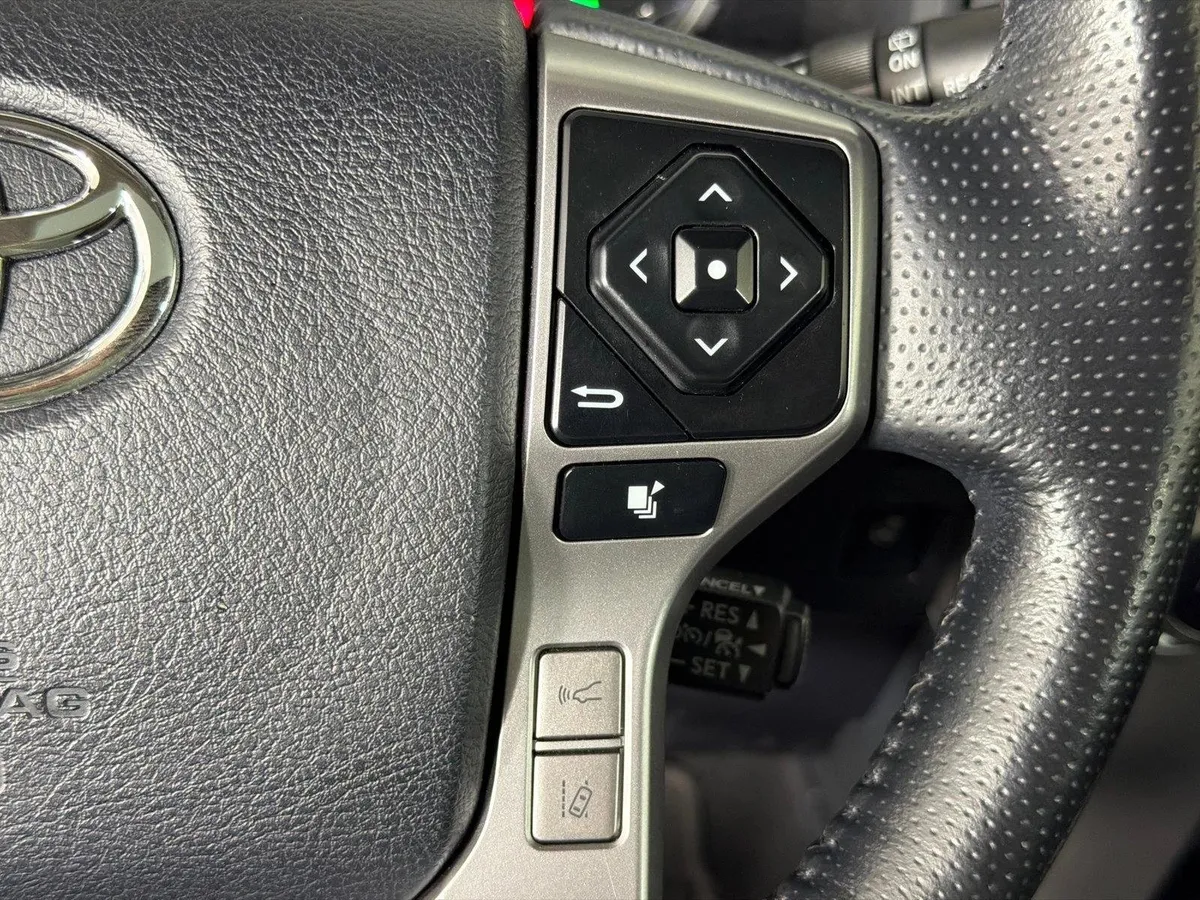 2023 Toyota 4Runner Limited thumbnail 27