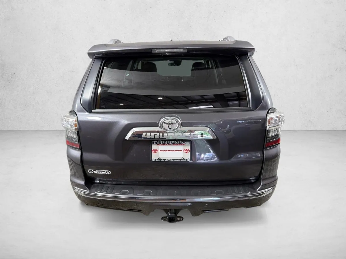 2023 Toyota 4Runner Limited thumbnail 6