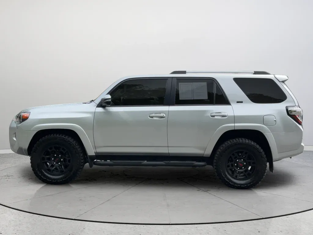 2023 Toyota 4Runner SR5 Premium thumbnail 10