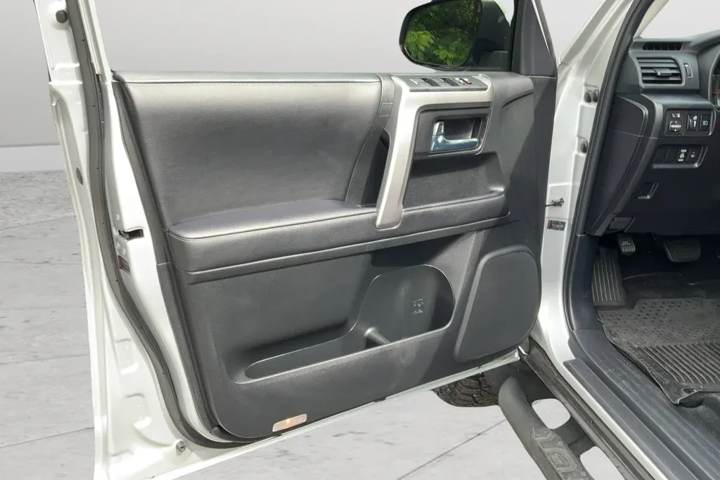 2023 Toyota 4Runner SR5 Premium thumbnail 11