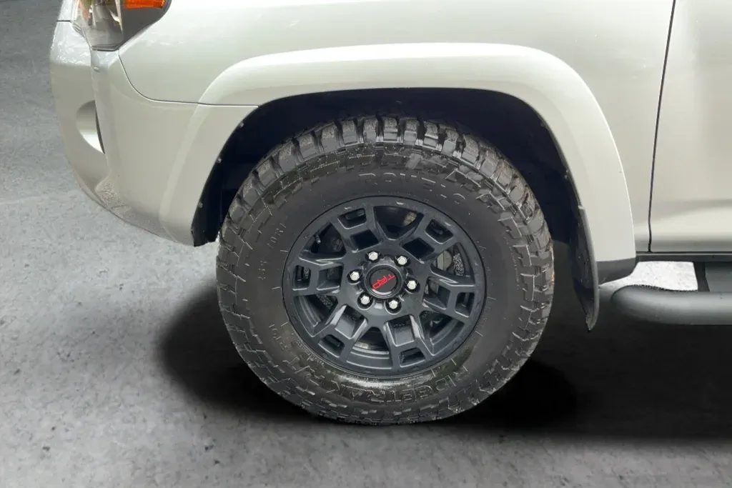 2023 Toyota 4Runner SR5 Premium thumbnail 24