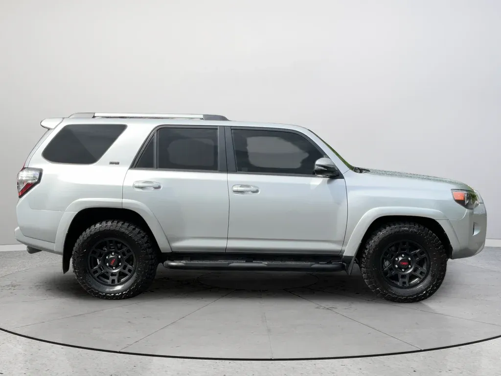 2023 Toyota 4Runner SR5 Premium thumbnail 6