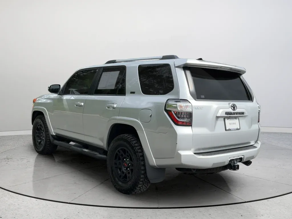 2023 Toyota 4Runner SR5 Premium thumbnail 9