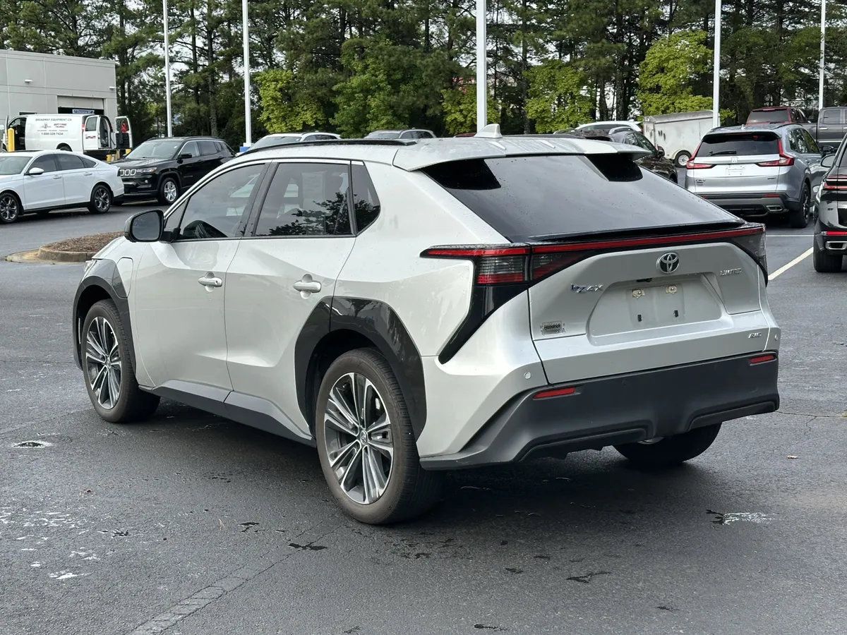 2023 Toyota bZ4X Limited AWD thumbnail 11