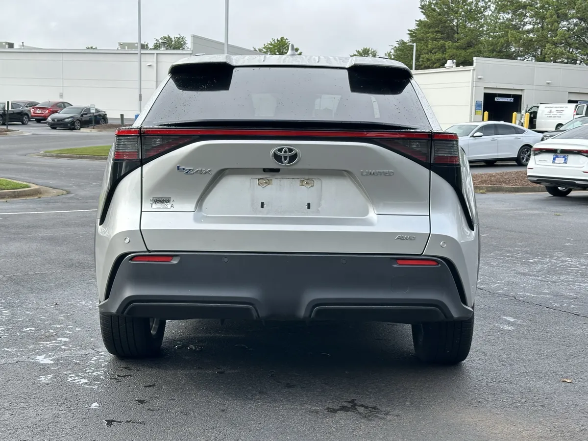 2023 Toyota bZ4X Limited AWD thumbnail 12