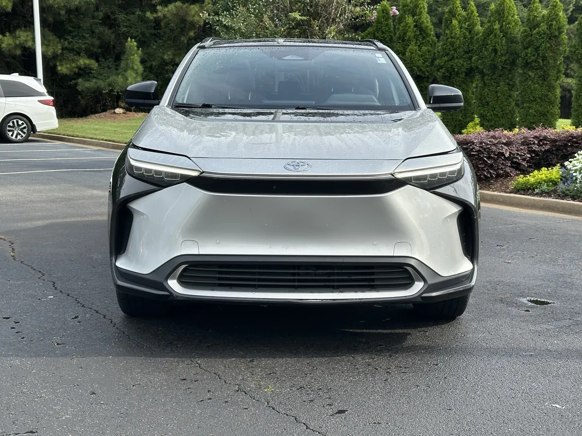 2023 Toyota bZ4X Limited AWD thumbnail 3
