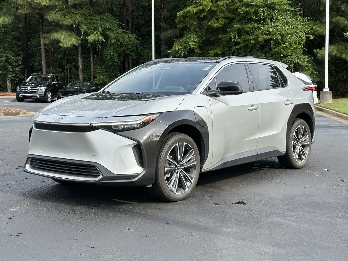 2023 Toyota bZ4X Limited AWD thumbnail 5