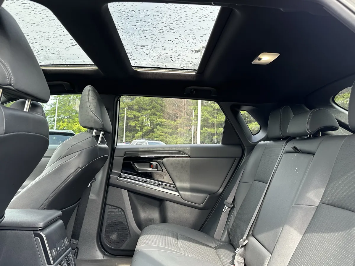 2023 Toyota bZ4X Limited AWD thumbnail 9