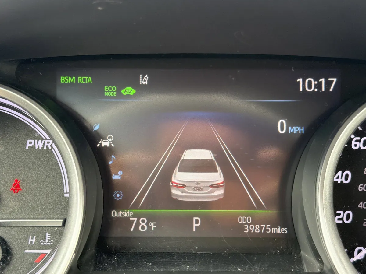 2023 Toyota Camry Hybrid XLE thumbnail 13