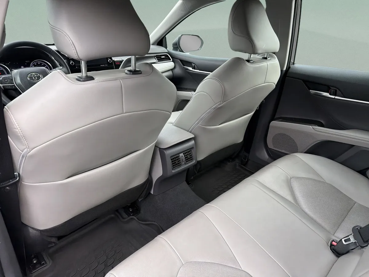 2023 Toyota Camry Hybrid XLE thumbnail 14